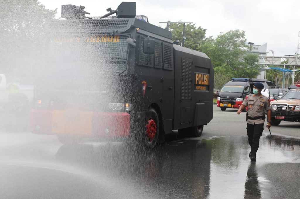Kerahkan Mobil AWC, Sat Brimob Polda Kaltim Semprotkan 20 Ribu Liter Disinfektan di Tiga Area Wilayah Balikpapan WhatsApp Image 2020 03 24 at 13.15.18