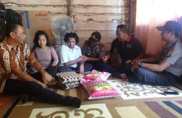 Polres Penajam Salurkan Bantuan Sembako Kepada Penyandang Tuna Netra ppu 1