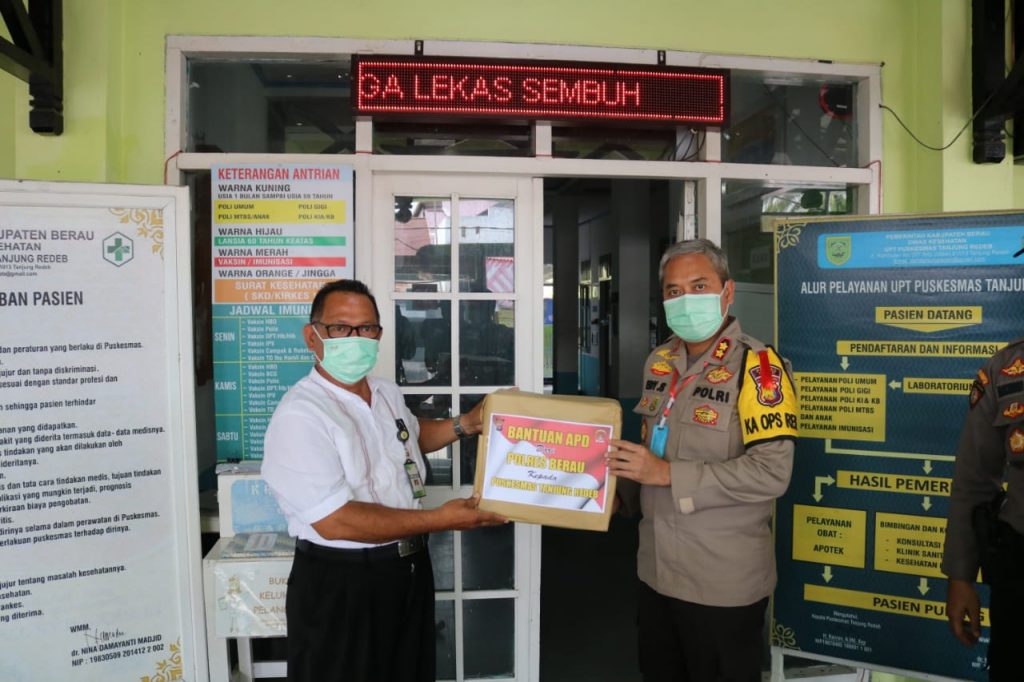 Wujud Kepedulian Ditengah Pandemi, Polres Berau Salurkan Bantuan APD Kepada Tenaga Medis 2 7