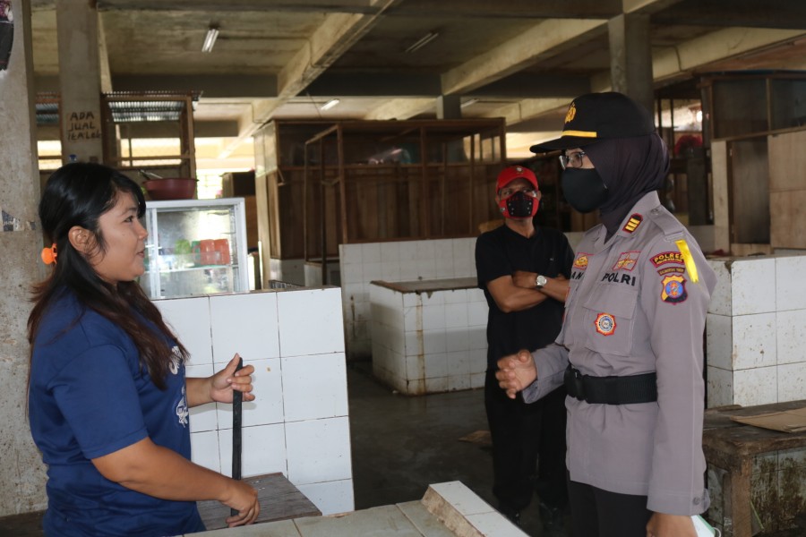 Cegah Penyebaran Covid-19, Sat Binmas Polres PPU Beri Himbauan kepada Pedagang di Pasar 4 1