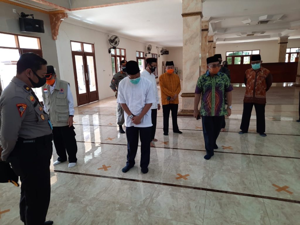 Polres Berau Laksanakan Patroli Pengecekan Masjid yang Masih Melaksanakan Salat Berjamaah 6 9