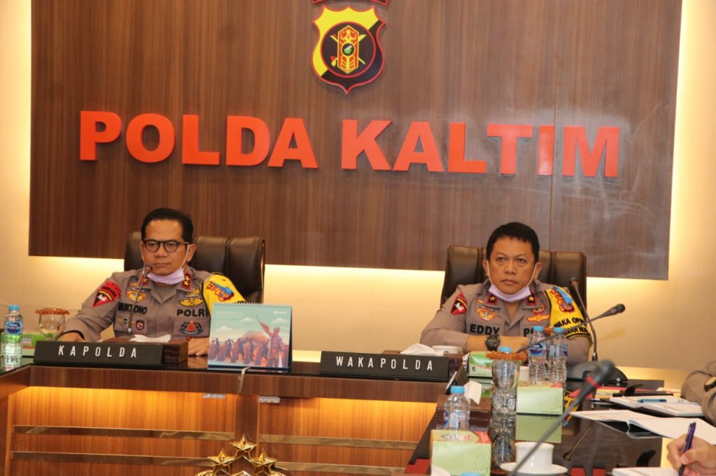 Kapolda Kaltim Pimpin Vicon Anev Kamtibmas dan Penanganan Covid-19 IMG 20200413 WA0096