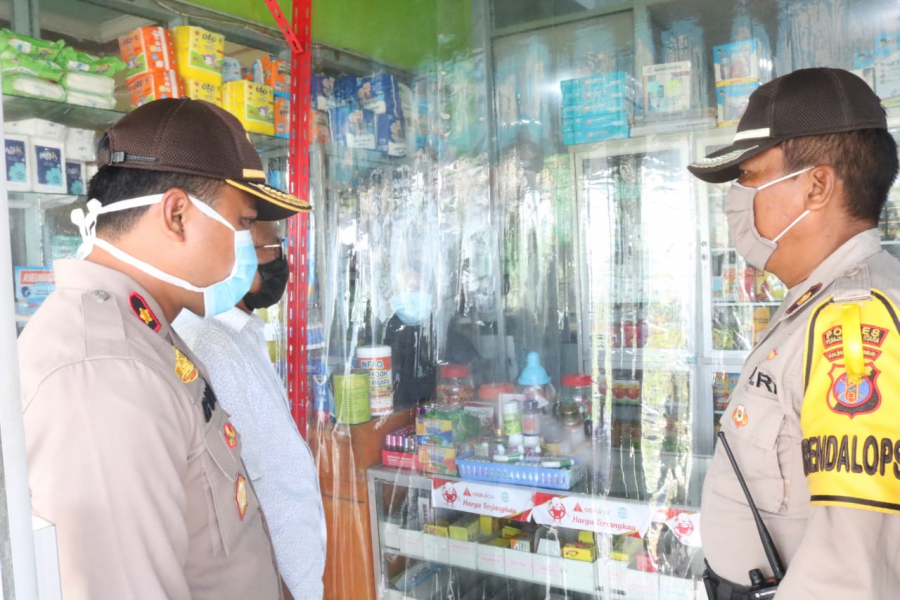 Antisipasi Penimbunan Masker, Wakapolres Penajam Paser Utara Sidak Beberapa Apotik WhatsApp Image 2020 04 10 at 10.31.31