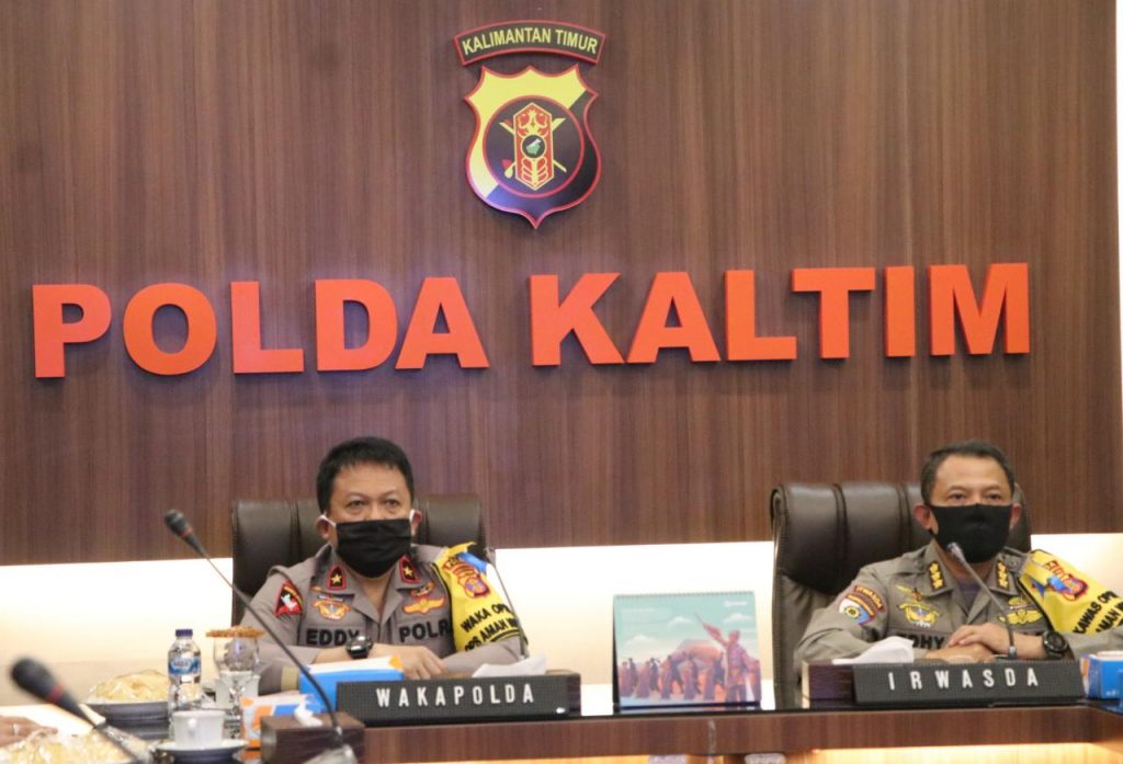 Bahas RAPBN dan Penanganan Covid-19, Wakapolda Kaltim Ikuti Vicon Dengan Asrena Polri WhatsApp Image 2020 04 17 at 11.22.37