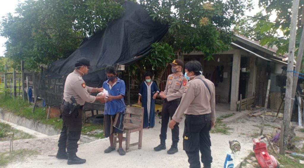 Peduli Sesama di Bulan Ramadhan, Polres PPU Bagikan Makanan Berbuka Puasa Untuk Warga WhatsApp Image 2020 04 24 at 19.25.30 1152x640 1