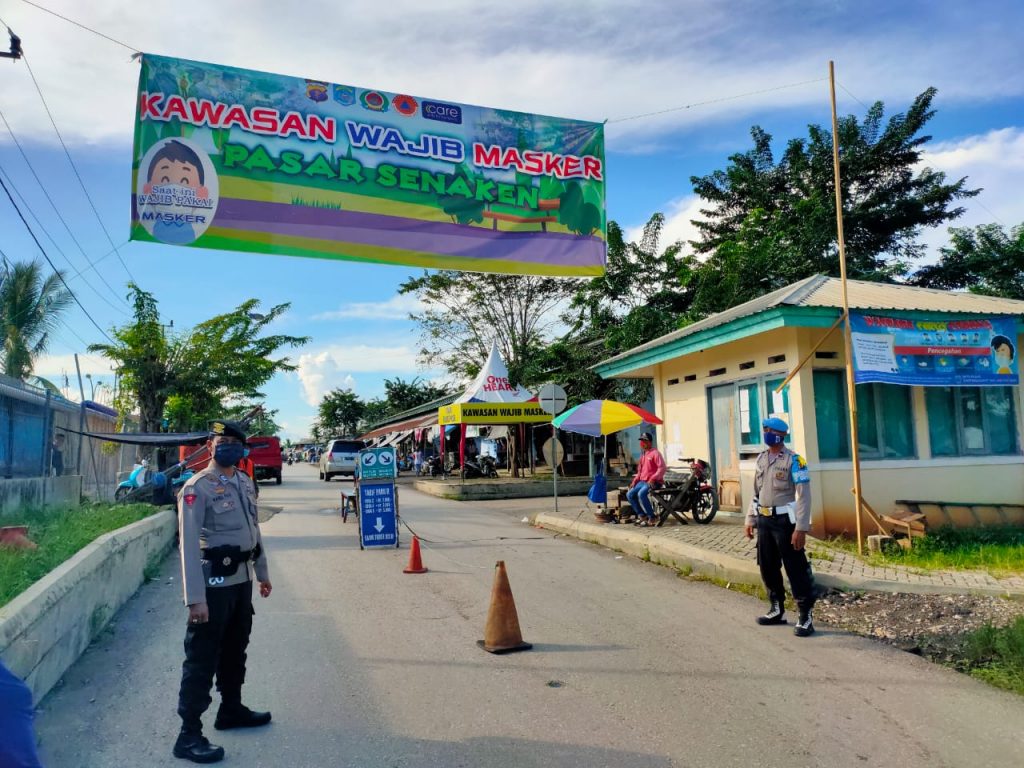 Polres Paser Terapkan Pasar Induk Sebagai Kawasan Wajib Masker WhatsApp Image 2020 04 25 at 13.45.59