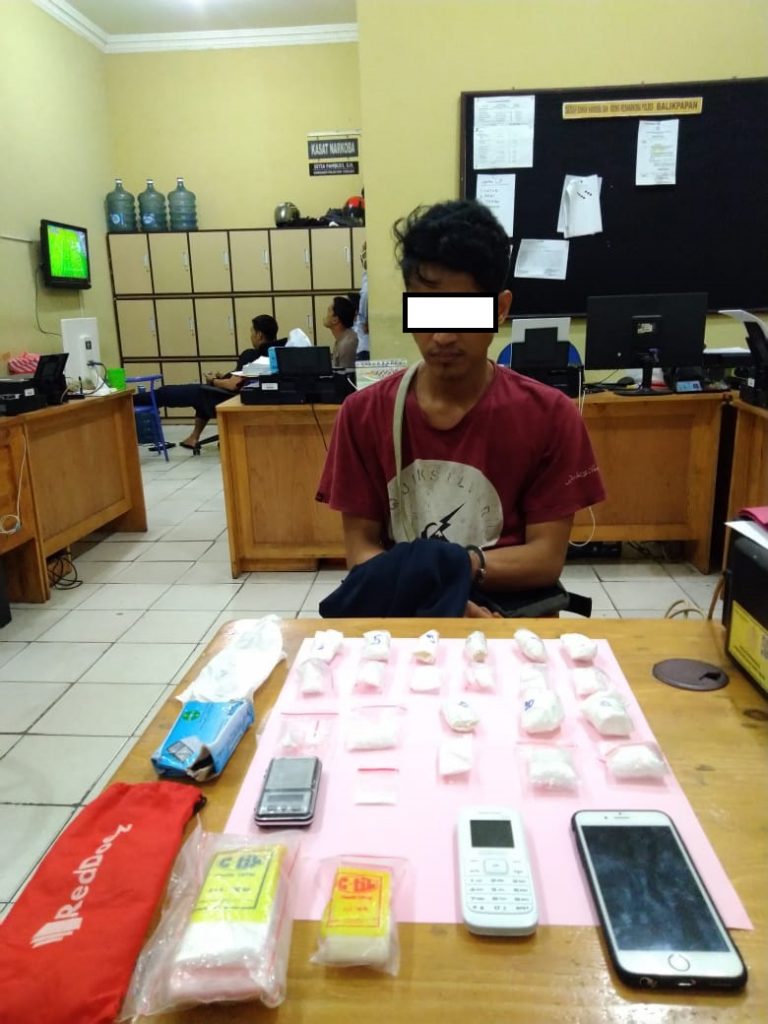 Ringkus Seorang Pemuda, Satresnarkoba Polresta Balikpapan Berhasil Amankan Sebanyak 13 Poket Sabu WhatsApp Image 2020 04 29 at 14.22.44