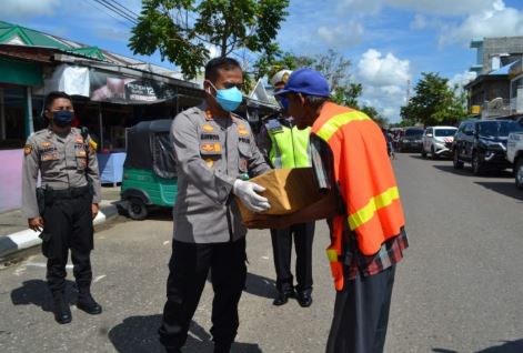 Peduli Dampak Covid-19, Polres Paser Bagikan 1000 Paket Sembako paser 1