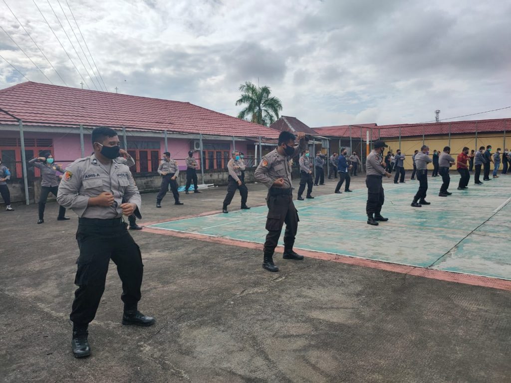 Jaga Kebugaran Saat Pandemi Covid-19, Polres Berau Gelar Latihan Beladiri Polri 12 13