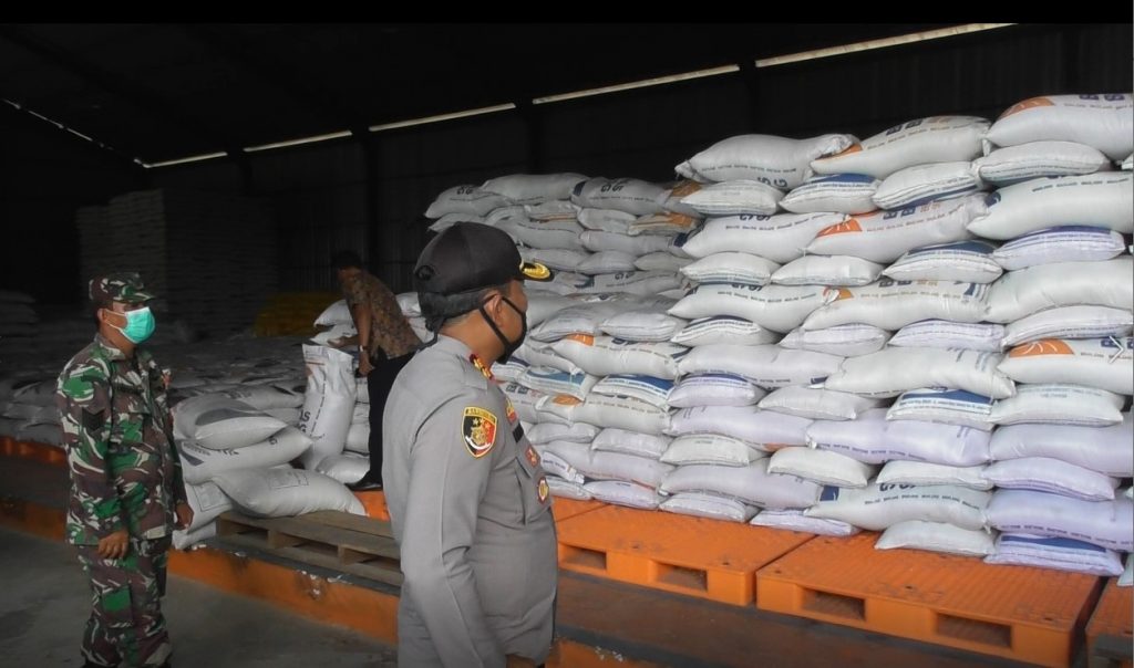 Cek Ketersedian Beras di Gudang Bulog, Kapolres PPU Pastikan Stok Beras Aman 13