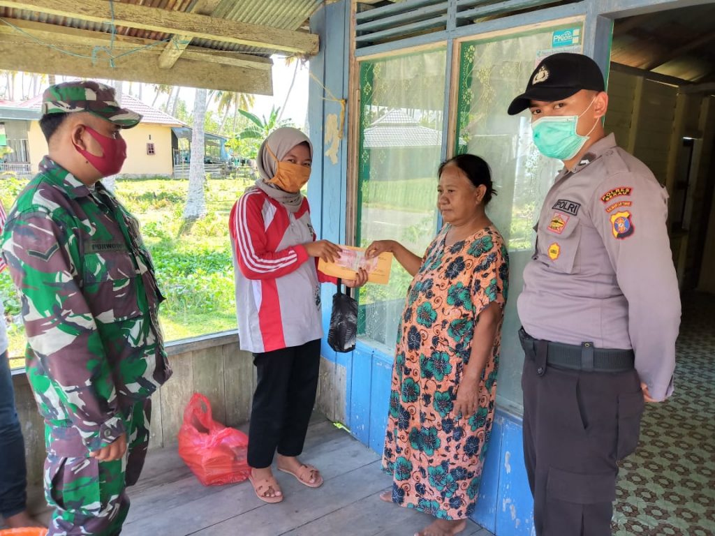 Sampai ke Wilayah Pesisir, TNI-Polri Kawal Ketat Penyaluran BLT di Berau 15 12