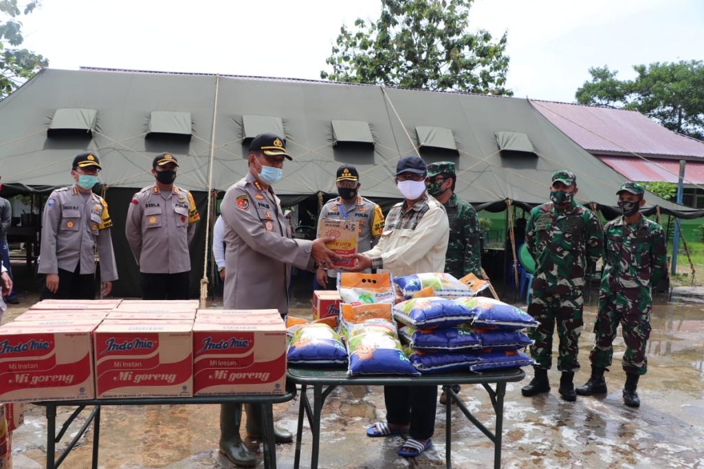 Peduli Korban Banjir Saat Pandemi Covid-19, Polda Kaltim Salurkan Bantuan Sembako 16 10