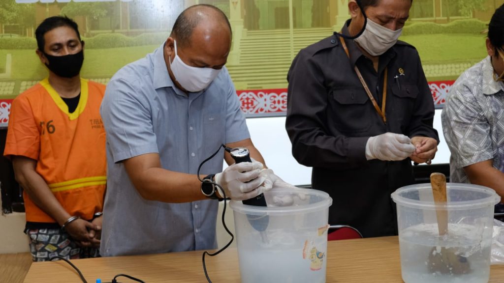 Dit Resnarkoba Polda Kaltim Laksanakan Pemusnahan Barang Bukti Narkotika Jenis Sabu 3 4