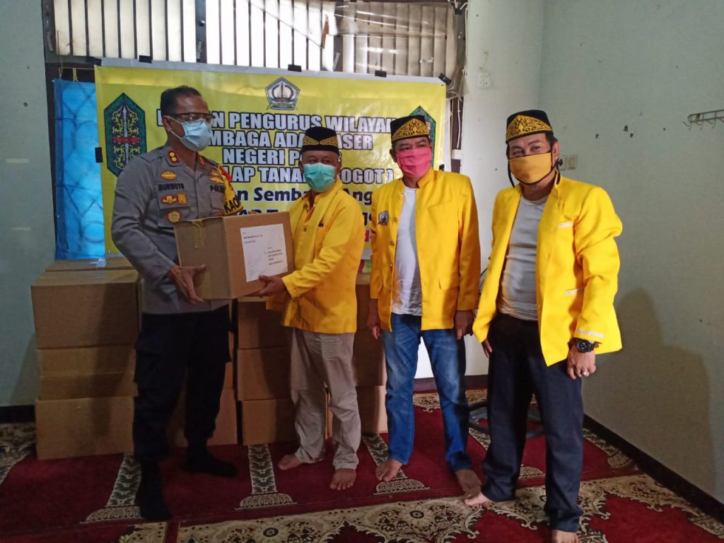 Silahturahmi Dengan Tokoh Adat, Kapolres Paser Sosialisasikan Pencegahan Covid-19 dan Himbauan Tidak Mudik WhatsApp Image 2020 05 13 at 14.27.13