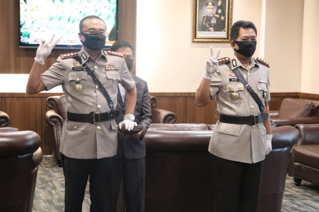 Kapolda Kaltim Lantik Dua Pejabat Baru 1 WhatsApp Image 2020 05 27 at 09.22.45