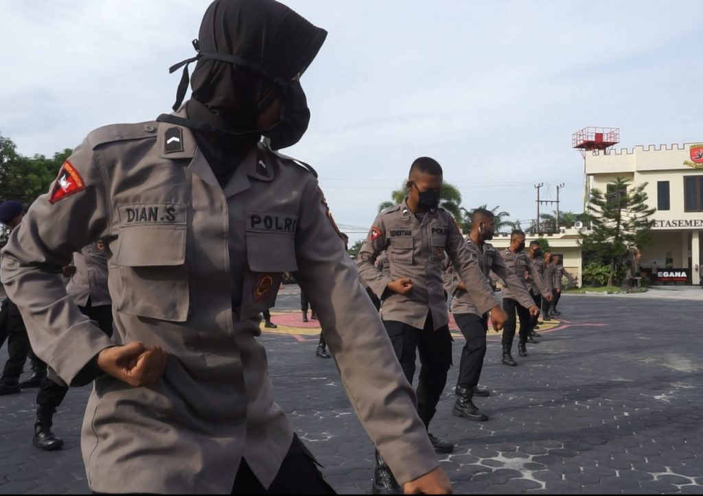 Tingkatkan Kemampuan dan Ketangkasan, Sat Brimob Polda Kaltim Gelar Latihan Beladiri WhatsApp Image 2020 05 27 at 11.04.33