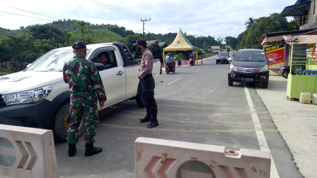 Antisipasi Penyebaran Covid-19, Perbatasan Berau-Bulungan Dijaga Ketat Personil TNI-Polri WhatsApp Image 2020 05 27 at 11.42.21
