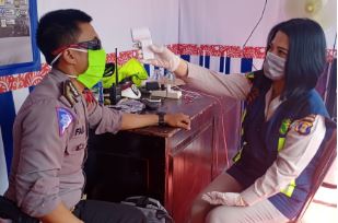 Personel Pam Ops Ketupat Mahakam di Cek Kesehatan Oleh Tim Dokkes Polres Bontang btg