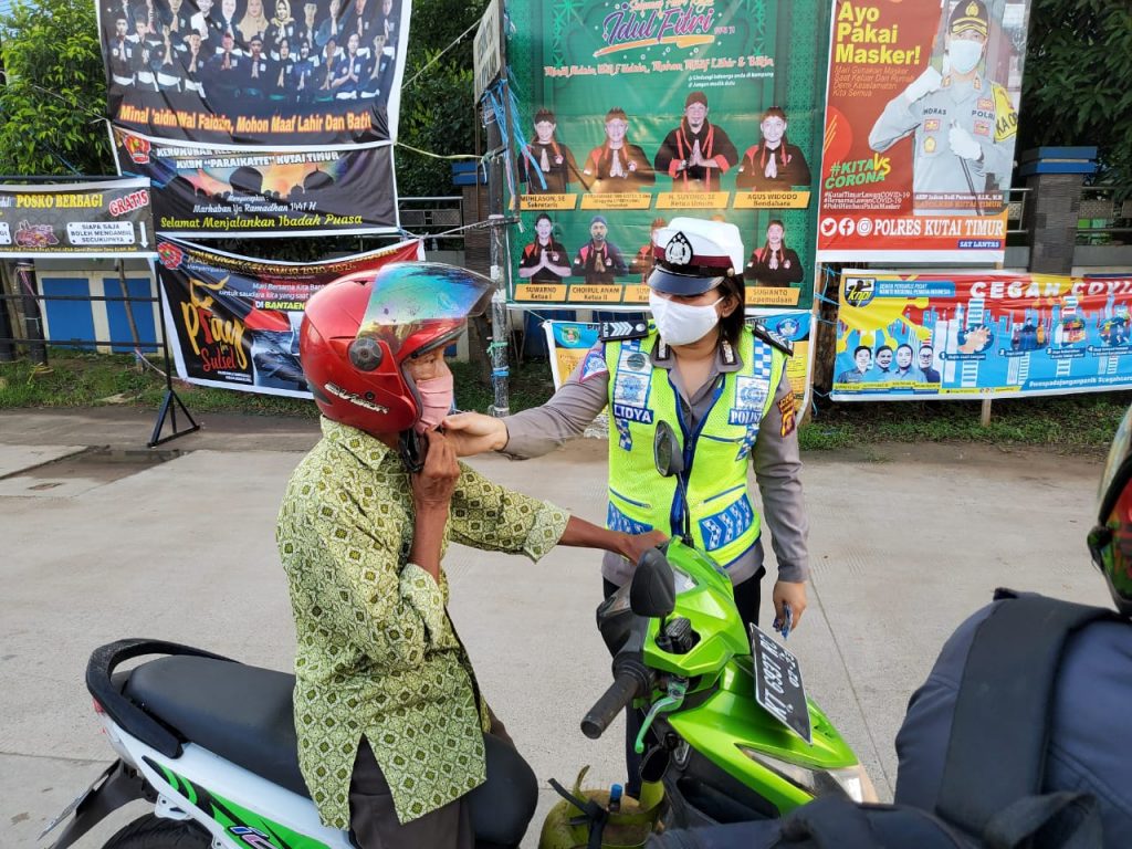Tekan Angka Laka Lantas, Personil Sat Lantas Polres Kutim Berikan Arahan Tentang Safety Riding 15 7