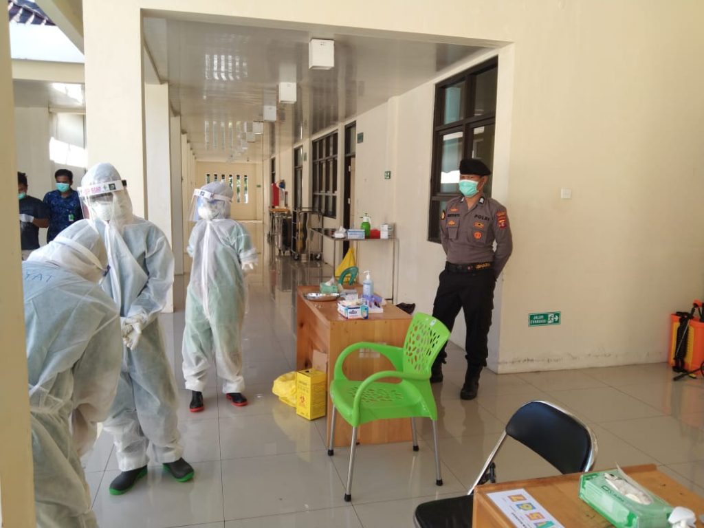 Pastikan Pelaksanaan Berjalan Aman dan Lancar, Polsek Talisayan Kawal Giat Rapid Test Terhadap Nelayan Pendatang 16 3