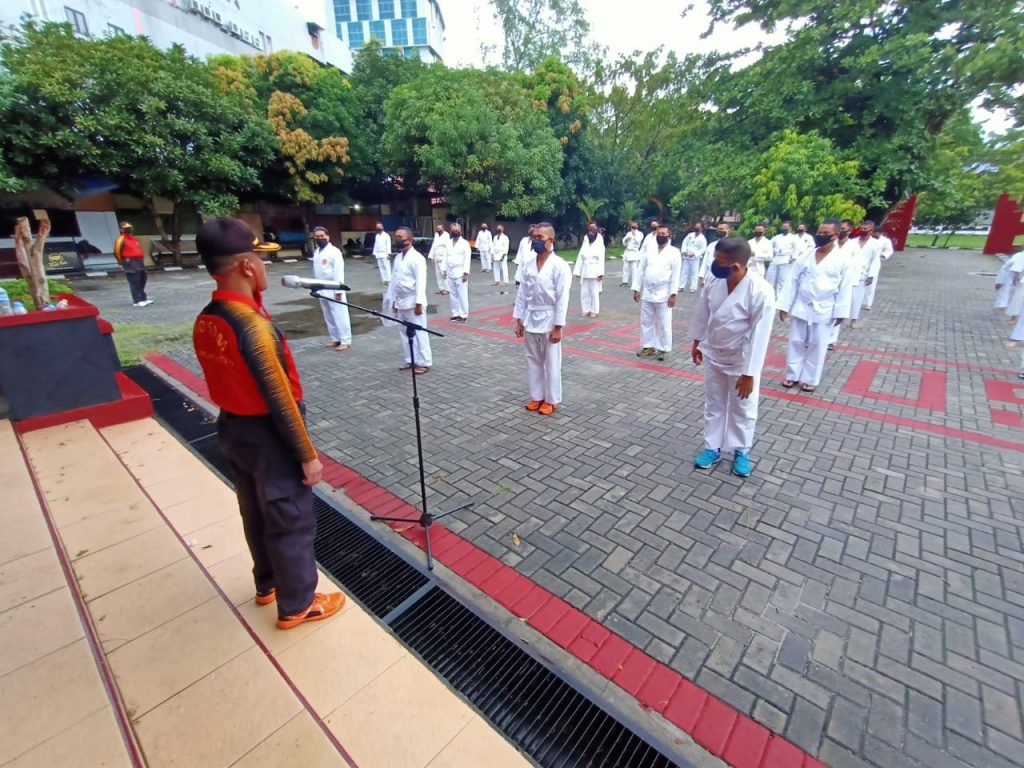 Ujian Kenaikan Pangkat, Personil Polda Kaltim Laksanakan Ujian Bela Beladiri Polri 17 1