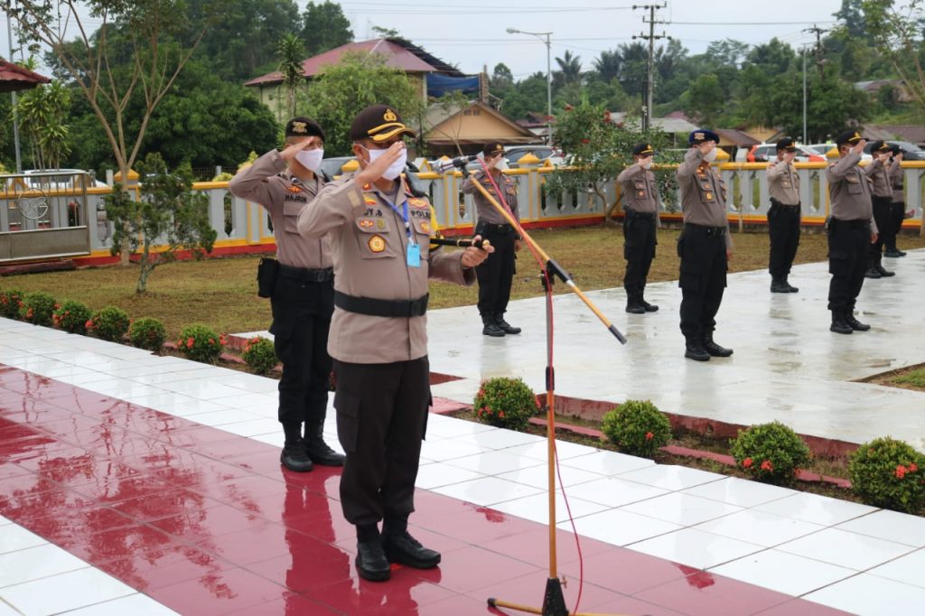 Kenang Jasa Pahlawan di Hari Bhayangkara ke-74, Polres Berau Ziarah ke TMP Wijaya Kusuma 20 7