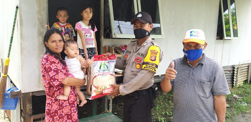 Bentuk Kepedulian Polri, Bhabinkamtibmas Polsek Balikpapan Timur Bagikan Sembako Kepada Warga Kurang Mampu 4 8