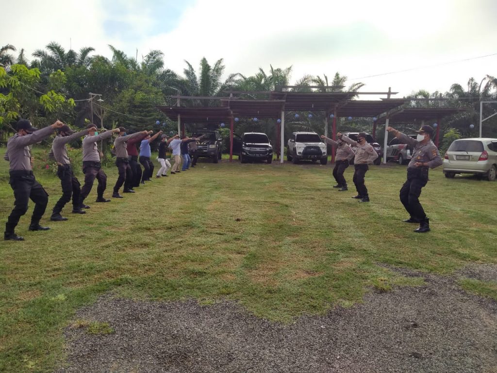 Asah Kemampuan Personil, Polsek Kongbeng Laksanakan Latihan Beladiri Polri 5 5