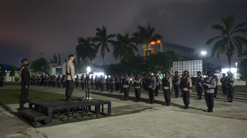 Tingkatkan Kesiapsiagaan Ditengah Pandemi Covid-19, Brimob Batalyon B Polda Kaltim Laksanakan Apel di Minggu Malam 7 8