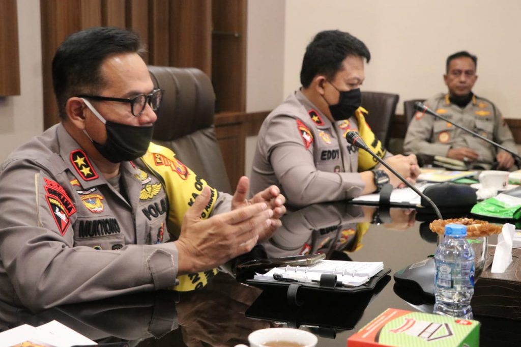 Bahas Situasi Kamtibmas Terkini, Polda Kaltim Ikuti Vicon Dengan Wakapolri WhatsApp Image 2020 06 02 at 10.35.03