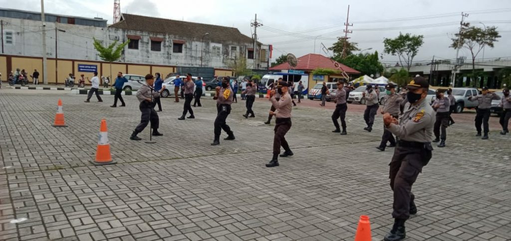 Jaga Kebugaran dan Tingkatkan Ketangkasan, Personil Polresta Samarinda Laksanakan Latihan Beladiri Polri WhatsApp Image 2020 06 02 at 10.52.44