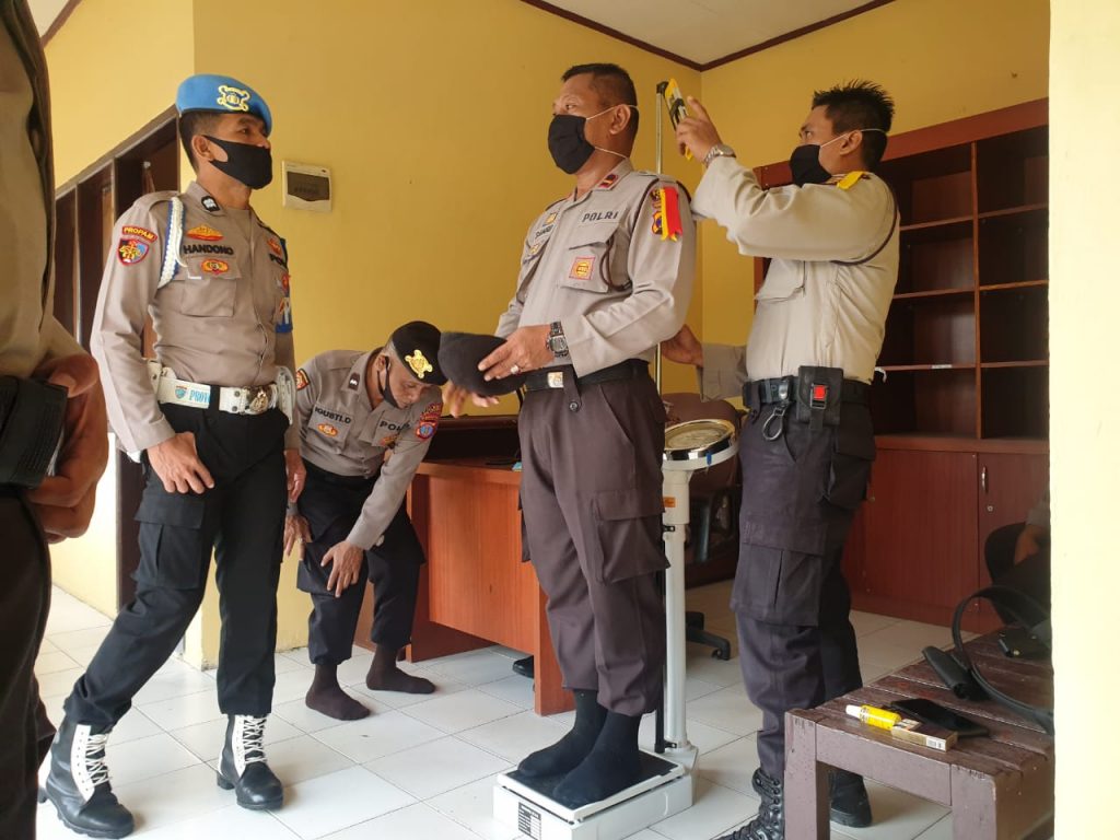 Jaga Peforma, Polres Kukar Lakukan Program Bentuk Tubuh Ideal WhatsApp Image 2020 06 04 at 08.12.58