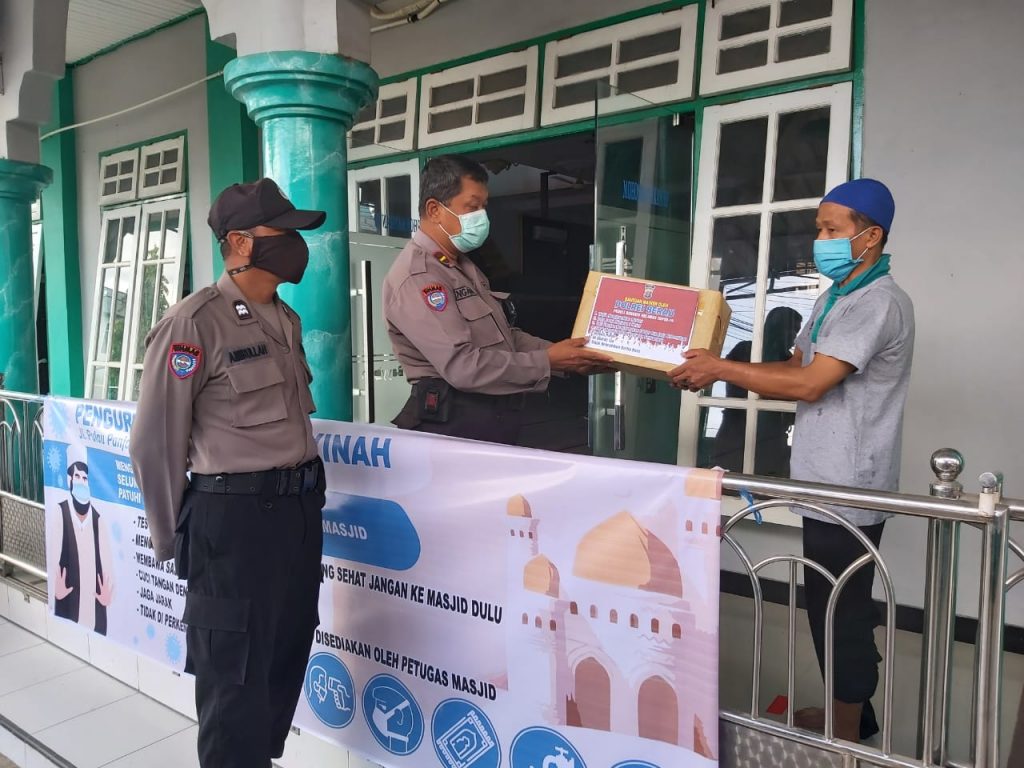 Cegah Corona, Polisi Bagi 600 Masker Untuk Warga Berau WhatsApp Image 2020 06 06 at 12.34.46