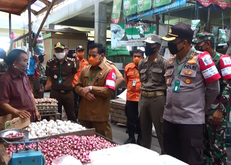 Kunjungi Pasar Induk, Kapolres Penajam Himbau Displin Protokol Kesehatan WhatsApp Image 2020 06 10 at 14.05.54