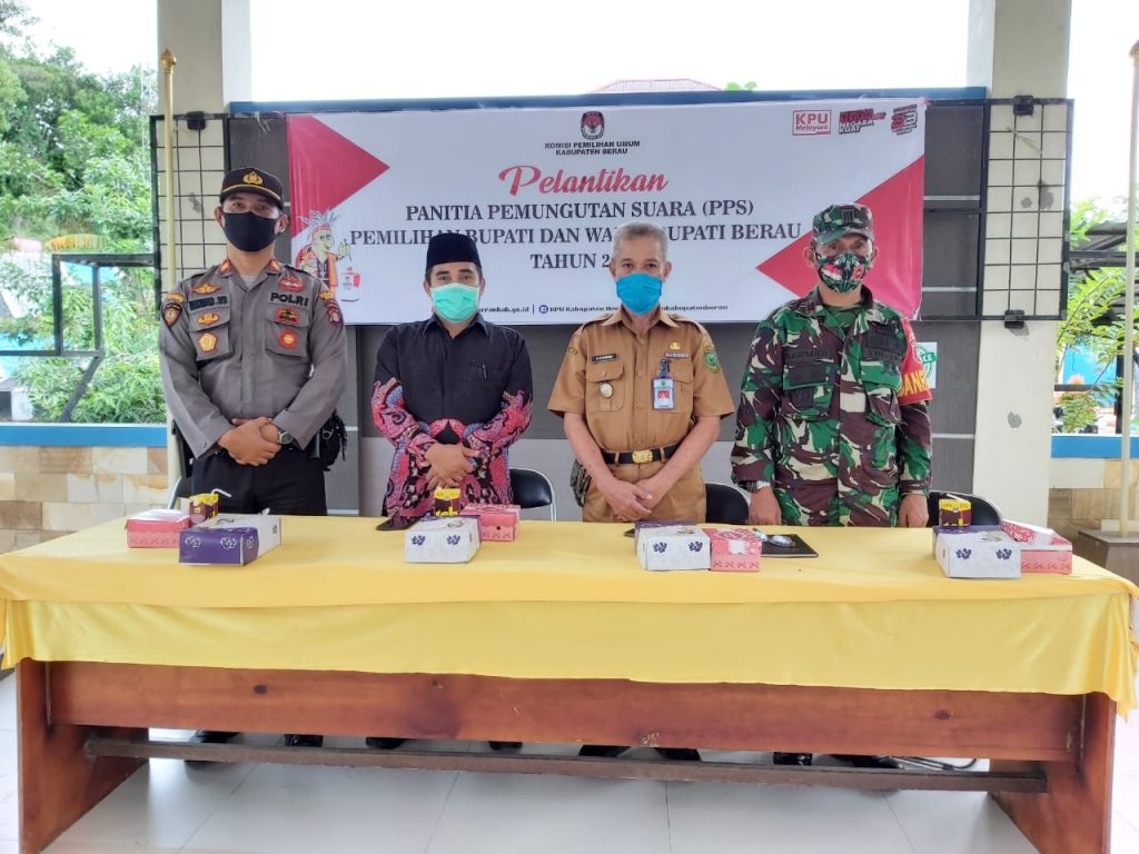 Hadiri Pelantikan PPS Kab.Berau, Kapolsek Tanjung Redeb : Jaga Netralitas dan Utamakan Protokol Kesehatan WhatsApp Image 2020 06 16 at 11.06.34
