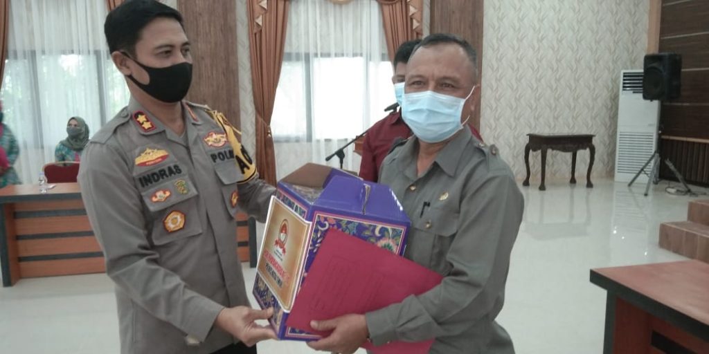 Peringati Hari Bhayangkara Ke-74, Kapolres Kutim Jalin Silahturahmi Dengan Purnawirawan dan Warakauri WhatsApp Image 2020 06 18 at 12.07.56