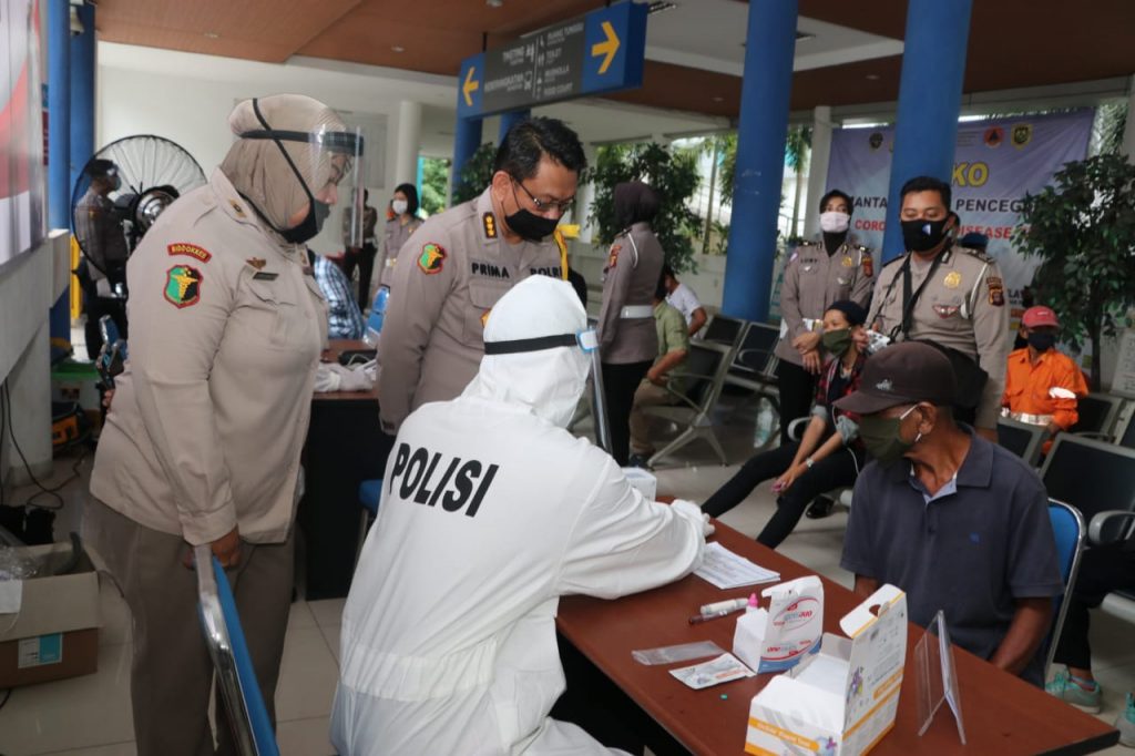 Sambut Hari Bhayangkara ke-74, Polda Kaltim Rapid Test Gratis Supir Bus dan Angkot di Terminal Batu Ampar WhatsApp Image 2020 06 24 at 09.58.53