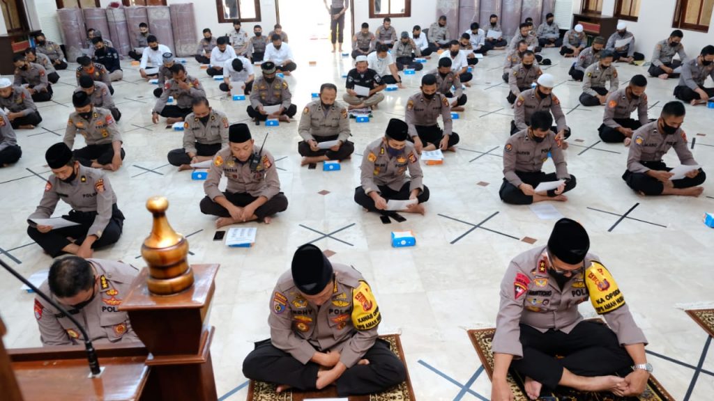 Polda Kaltim Gelar Dzikir dan Doa Bersama Jelang Hari Bhayangkara Ke-74 WhatsApp Image 2020 06 24 at 11.08.08