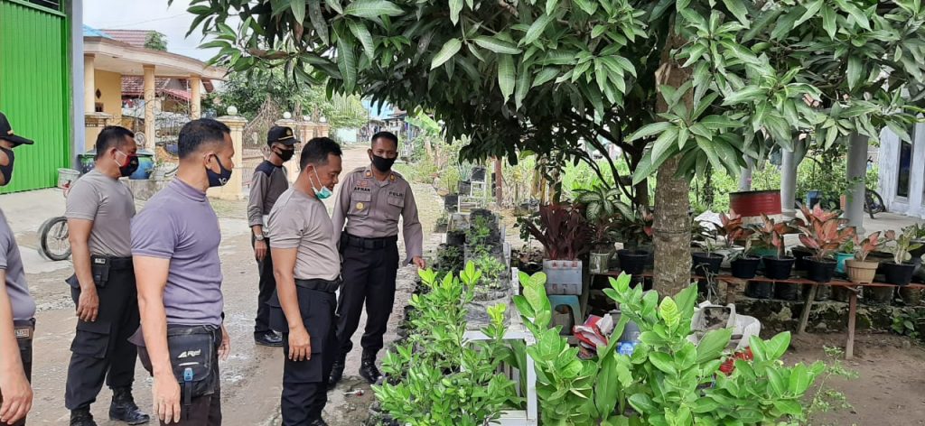 Jaga Ketahanan Pangan, Kasat Binmas Polres Kukar Cek Kesiapan Kampung Tangguh di Desa Loa Janan WhatsApp Image 2020 06 26 at 08.37.37