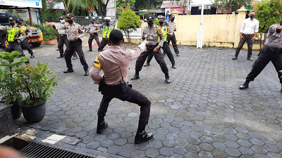 Tingkatkan Kemampuan Personil, Polsek Balikpapan Selatan Gelar Latihan Beladiri Polri WhatsApp Image 2020 06 29 at 09.50.13