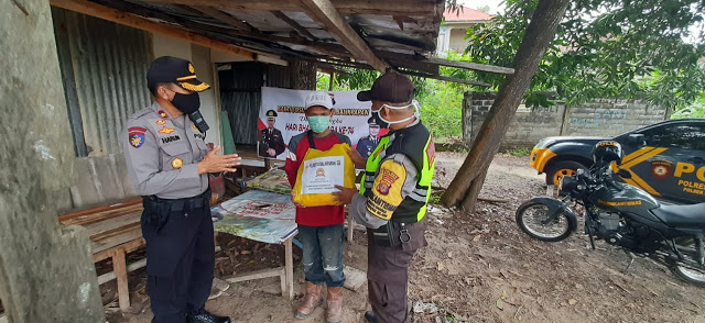 Sambut Hari Bhayangkara Ke-74, Kapolsek Balikpapan Selatan Bagikan Sembako Kepada Warga Terdampak Covid-19 WhatsApp Image 2020 06 29 at 13.30.39 1