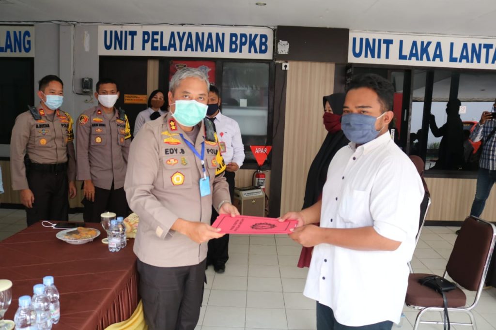 Jelang Hari Bhayangkara Ke-74, Polres Berau Berikan SKCK Gratis Bagi Masyarakat WhatsApp Image 2020 06 29 at 16.44.10