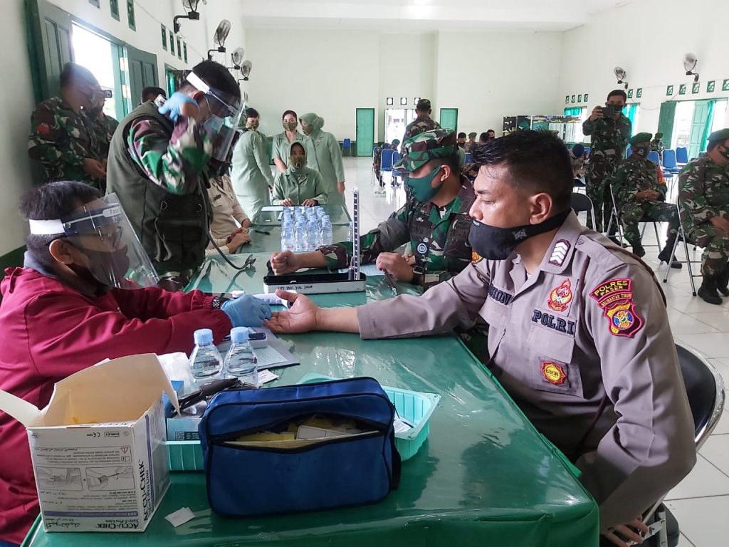 Sambut HUT Kodam VI/Mulawarman Ke-62 Ditengah Pandemi Covid-19, Polres Paser Turut Serta Berdonor Darah 1 5