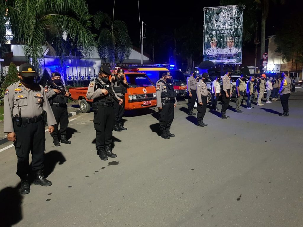 Cegah Penyebaran Covid-19, Polresta Samarinda Laksanakan Patroli Gabungan dan Himbau Terkait Protokol Kesehatan 10 9