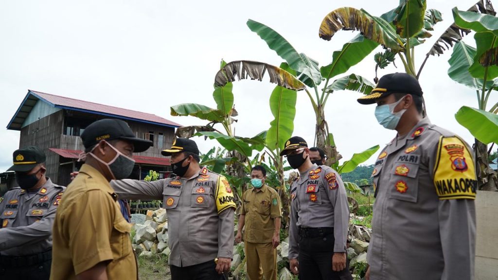 Dukung Program Pemerintah Ditengah Pandemi Covid-19, Kapolres Kukar Tinjau Kampung Tangguh di Desa Loa Janan Ulu 12 3