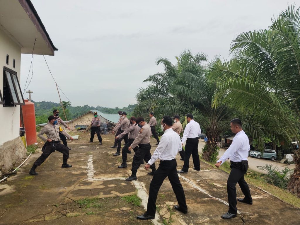Tingkatkan Kemampuan Individu, Polres Kutim Sektor Kaliorang Kembali Laksanakan Latihan Beladiri Polri 16 2