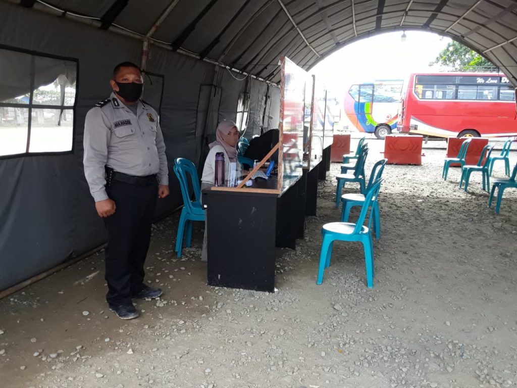 Cegah Penyebaran Covid – 19, Polsek Sangatta Utara Siapkan Tenda Pemeriksaan Untuk Pendatang dari Luar Wilayah Kutim 17 4