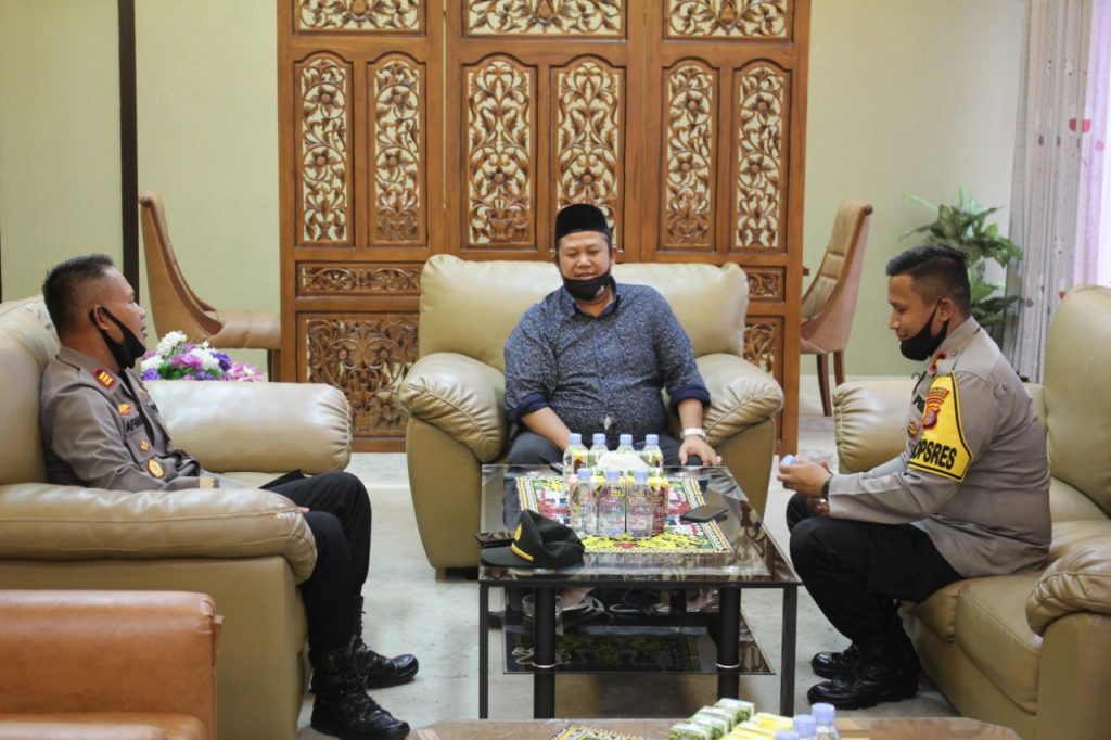 Guna Pererat Tali Silaturahmi, Wakapolres Kukar Berkunjung ke Kediaman Ketua DPRD 17 7