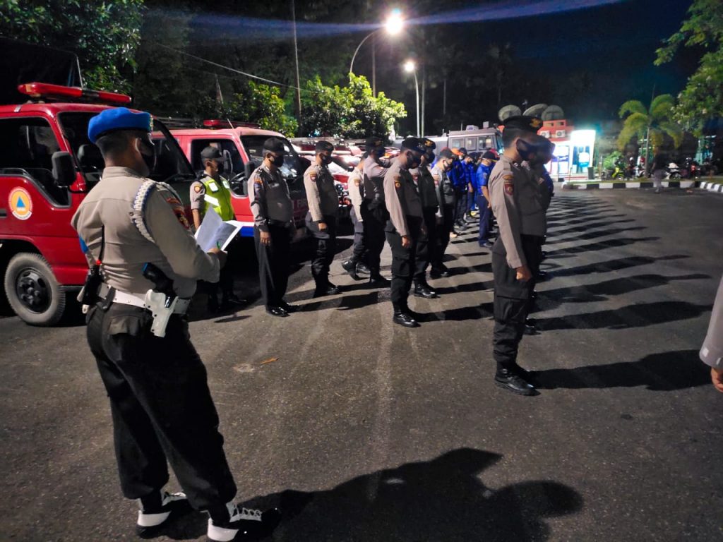 Antisipasi Peyebaran Covid-19, Polresta Balikpapan Laksanakan Apel Penyemprotan Disinfektan 22 9