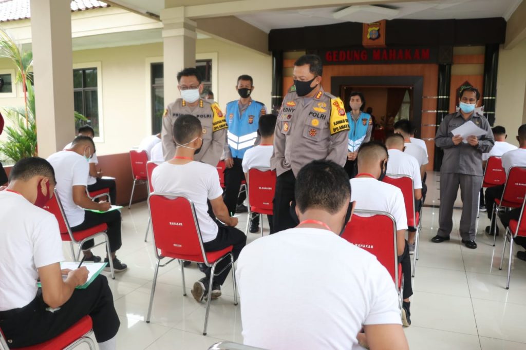 Irwasda Polda Kaltim Tinjau Pelaksanaan Pemeriksaan Kesehatan Tahap I Tamtama Polri 2020 4 2